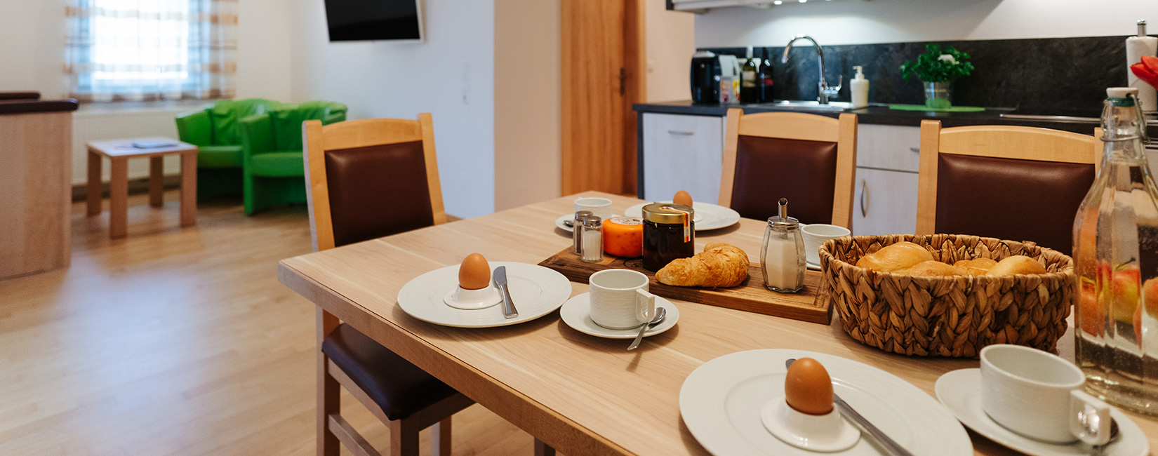 001_06_burgls-apartmenthaus_header_breakfast