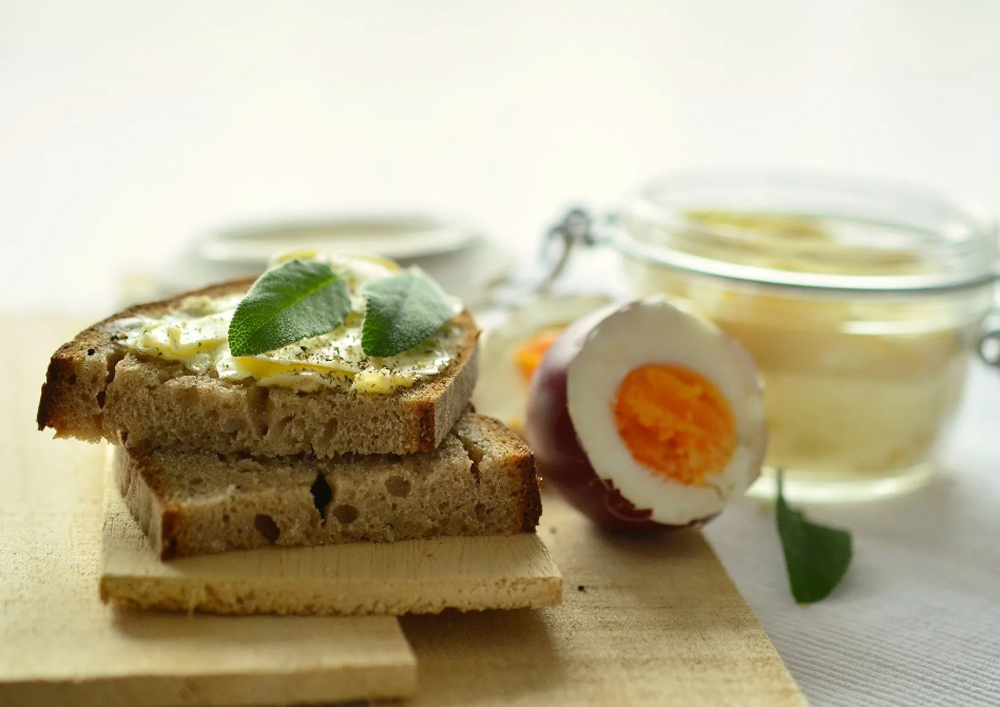 burgls fruehstueck eier brot